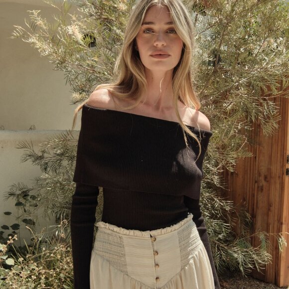 Billie Rib-Knit Off-Shoulder Foldover Top | Women's Black Blouse | Trendy Style - Picture 4 of 11